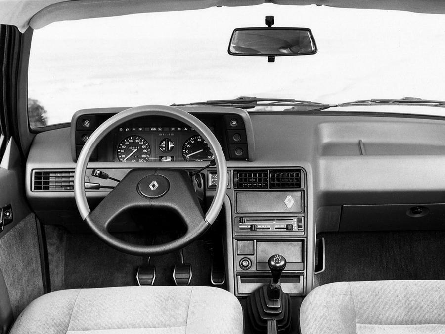  Renault Fuego 1980 года  (фото 8 из 12)
